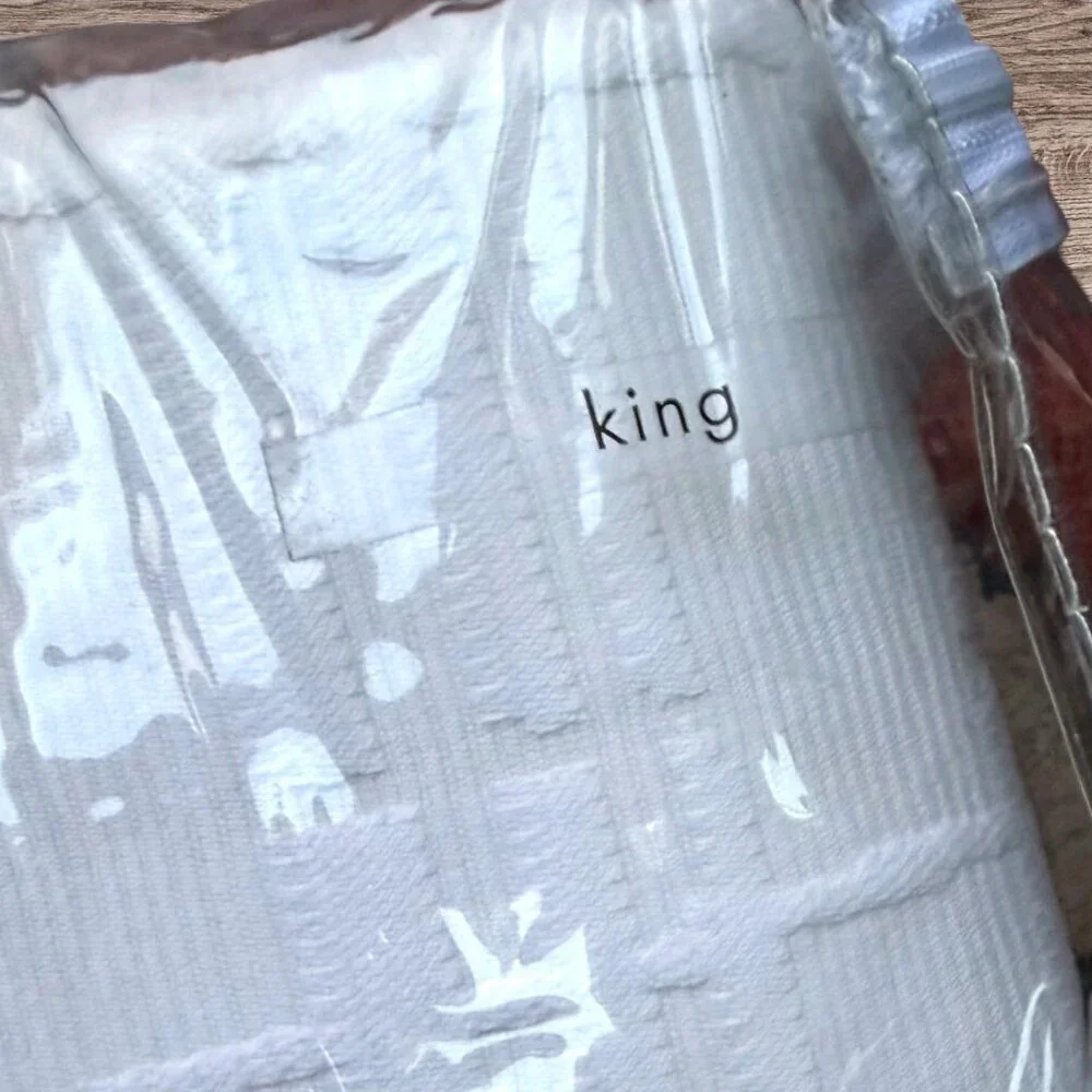 Calvin Klein Jagged Grid King Coverlet White Textured Cotton NIP Portugal Hotel